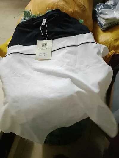 T-shirt bicolore noir et blanc