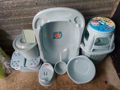 Lot de vaisselle bébé en plastique
