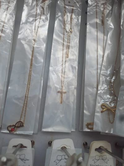 Colliers pendentifs dorés