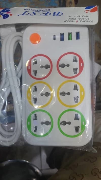 multiprise électrique blanche avec cordon