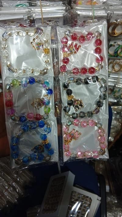 Bracelets en perles multicolores