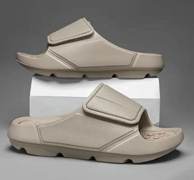 Sandales en plastique beige