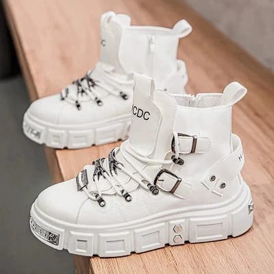 Bottines blanches à boucles