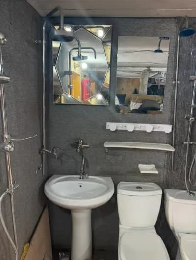Toilette complet avec Tout les  accessoires
