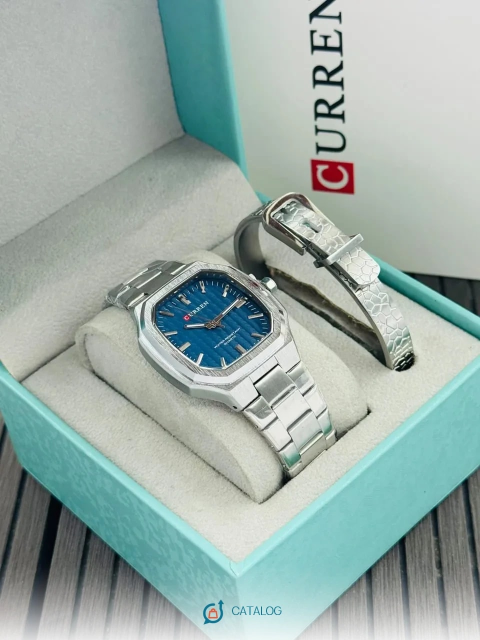 Montre bracelet cadran bleu et argenté
