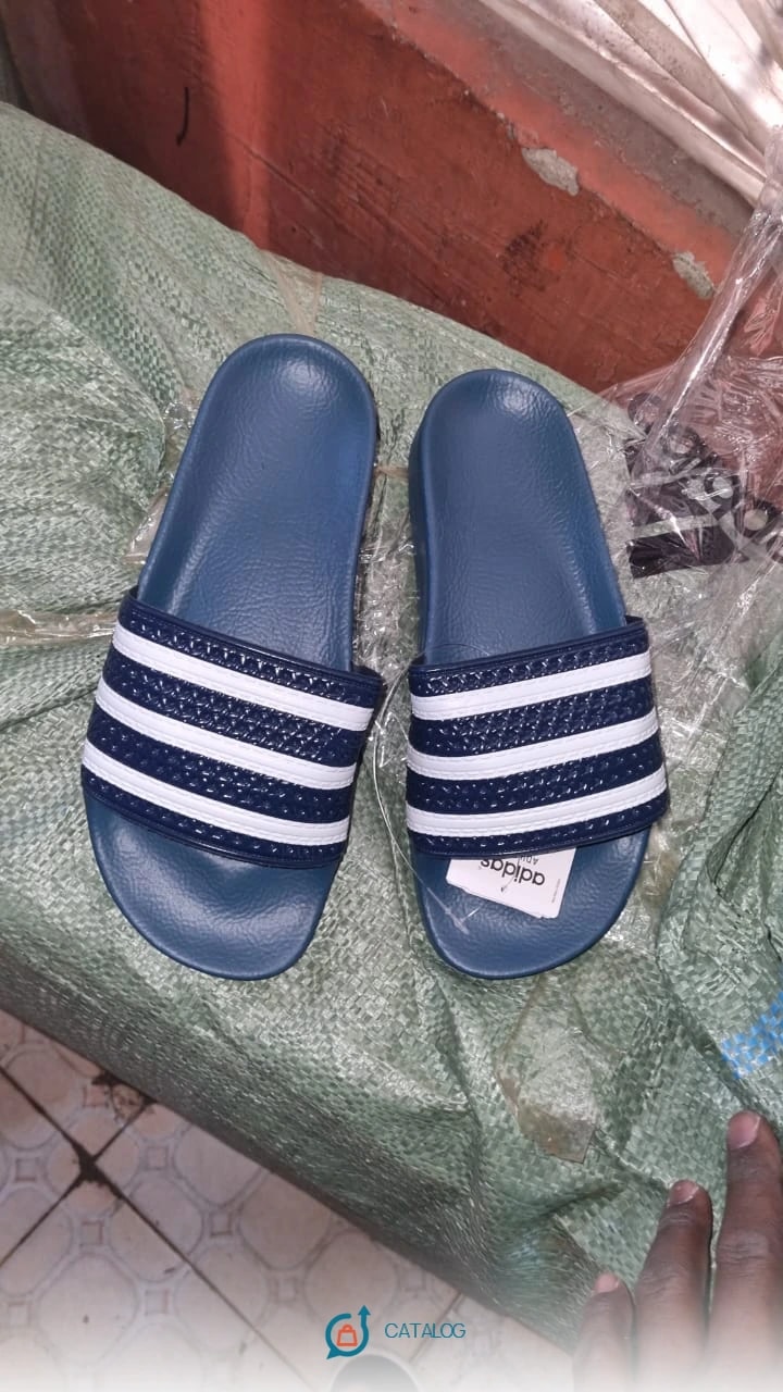 Sandales Adidas bleu marine