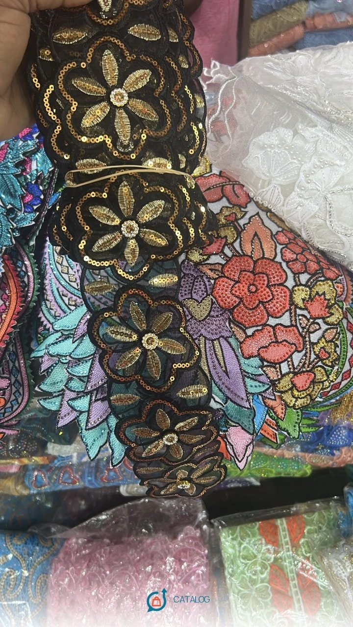Ruban brodé de fleurs