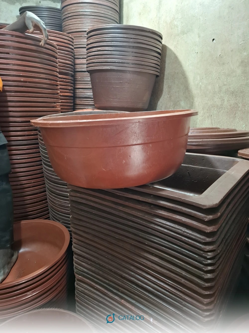 Grande cuvette en plastique marron