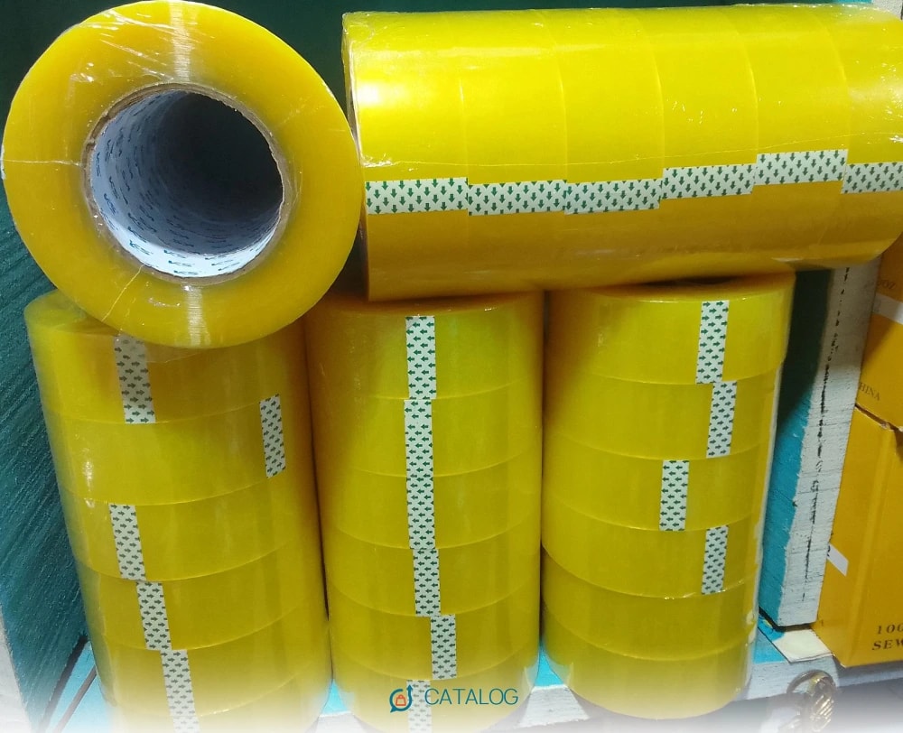 Rouleaux de ruban adhésif jaune