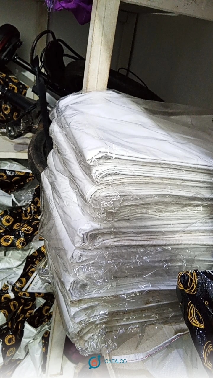 Nappe blanche plastique