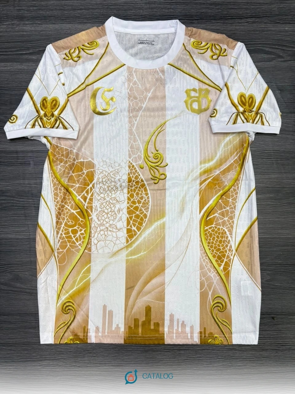 T-shirt homme à motifs dorés