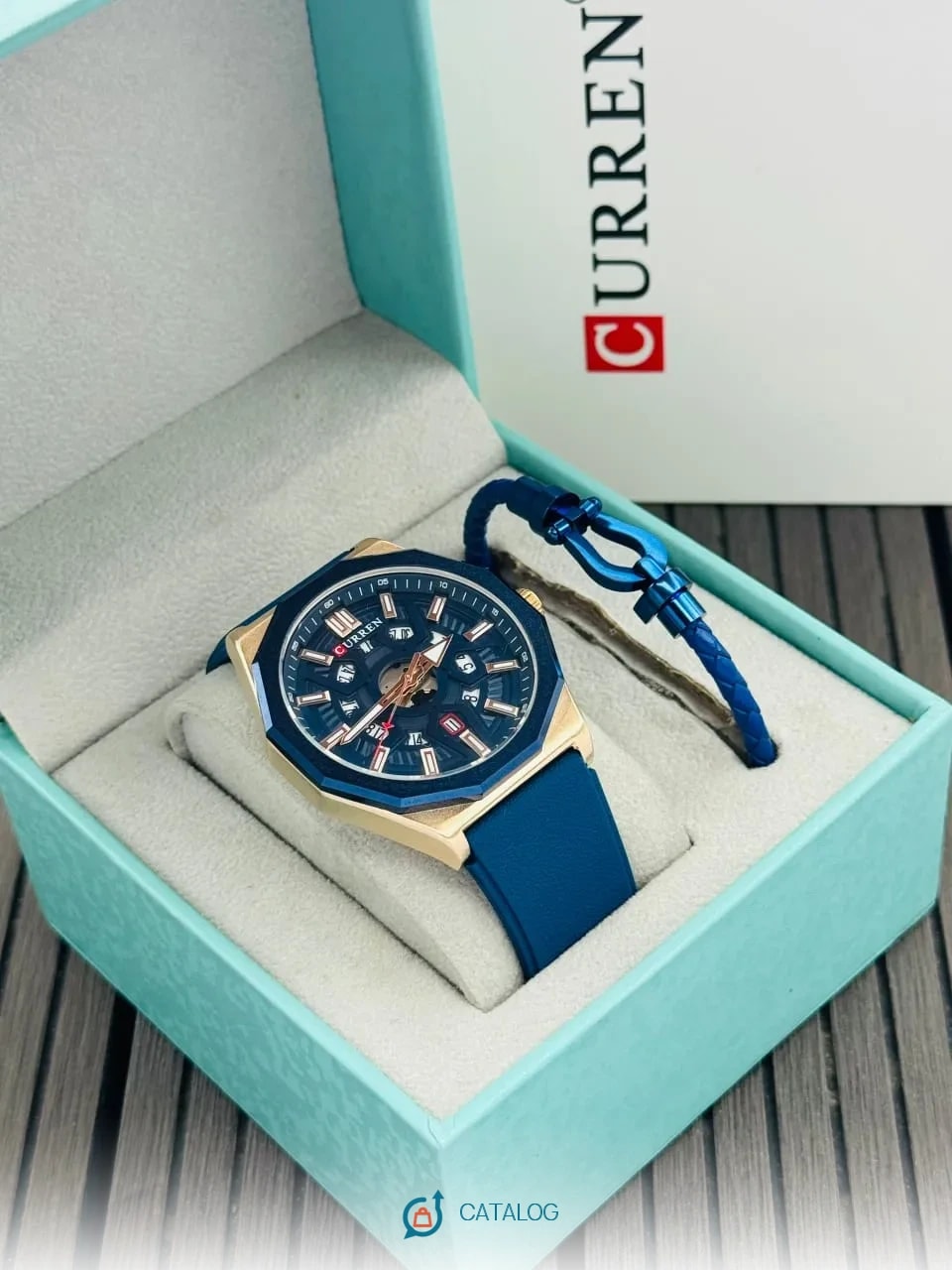 Montre et bracelet bleu