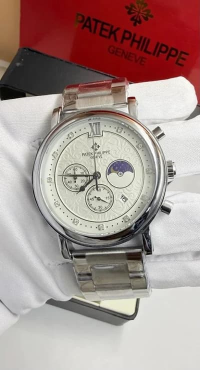 Montre analogique bracelet métallique argenté