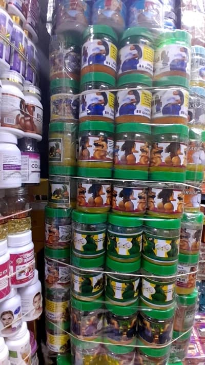 Pots de perruques en vrac